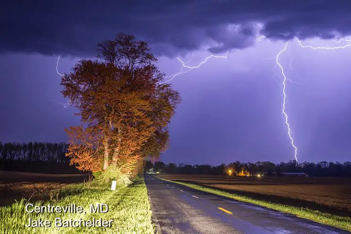 Lightnining April 8 Centreville